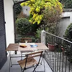 וילה Mimosa House *